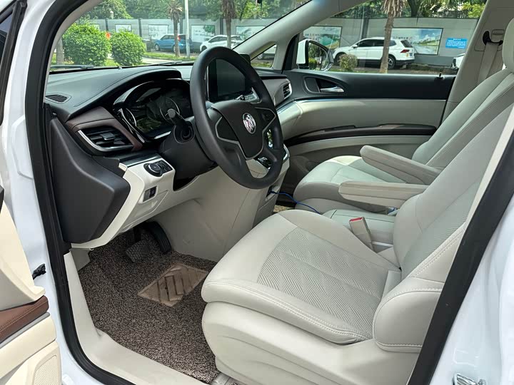 Фото 8 - Buick GL8 ES