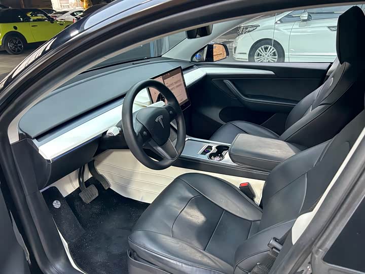 Фото 4 - Tesla Model Y