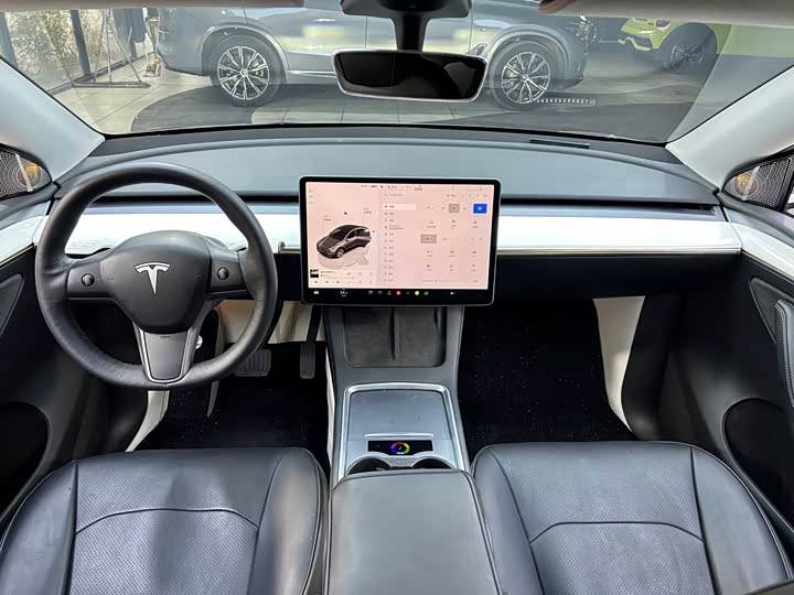 Фото 6 - Tesla Model Y