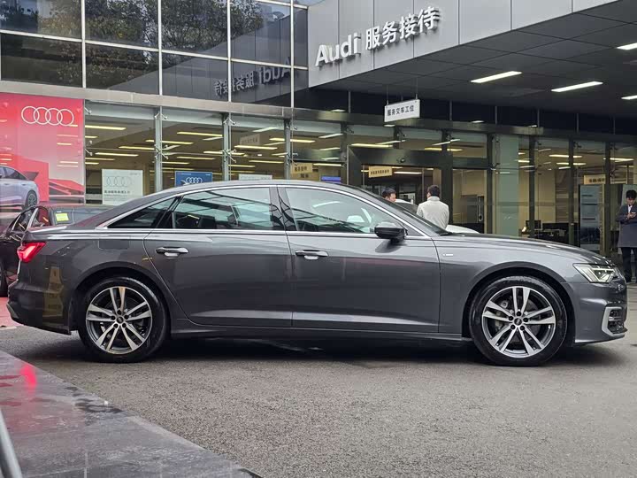 Фото 5 - Audi A6L