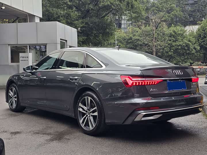 Фото 8 - Audi A6L