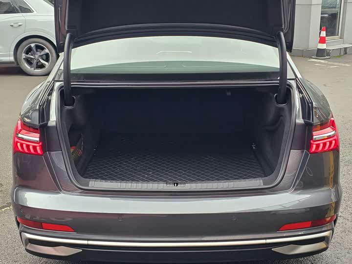 Фото 9 - Audi A6L