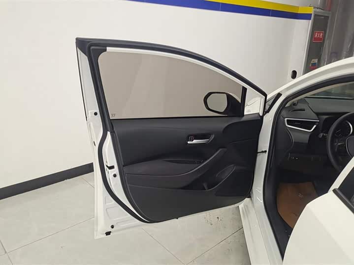 Фото 7 - Toyota Corolla