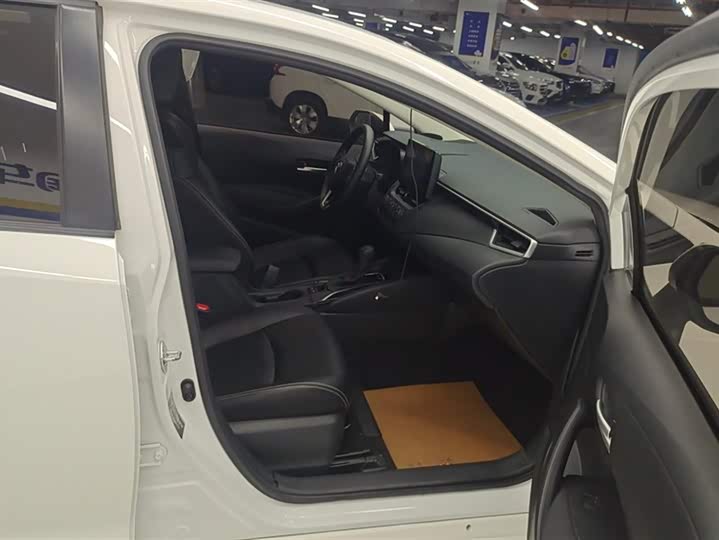 Фото 8 - Toyota Corolla