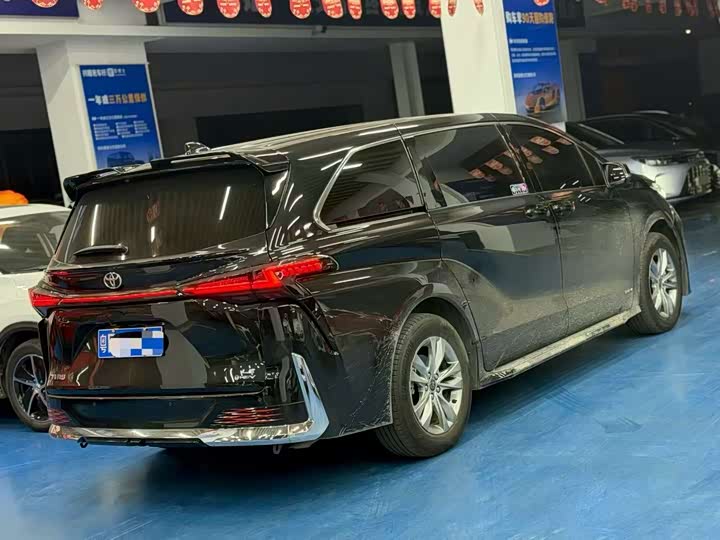 Фото 2 - Toyota Sienna