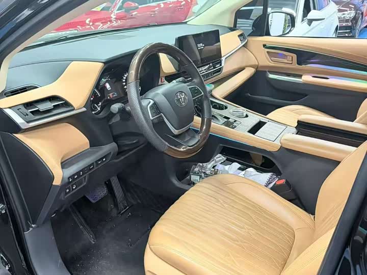 Фото 4 - Toyota Sienna