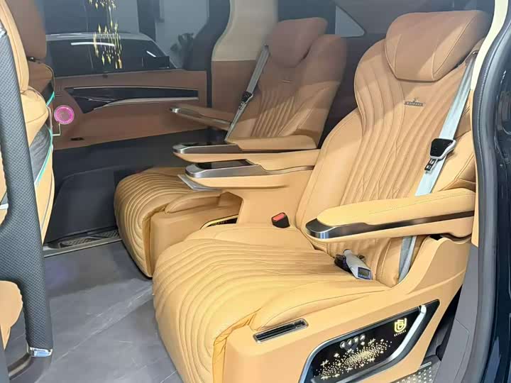 Фото 7 - Toyota Sienna