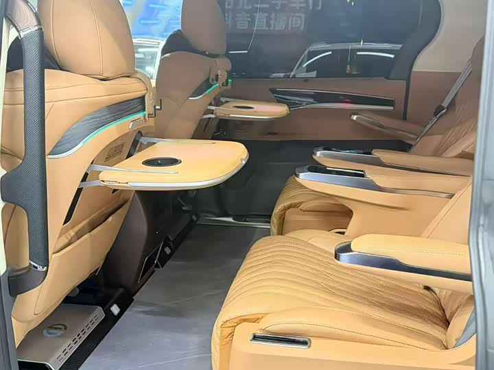 Фото 8 - Toyota Sienna