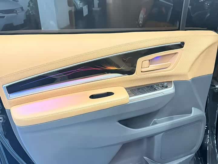 Фото 9 - Toyota Sienna