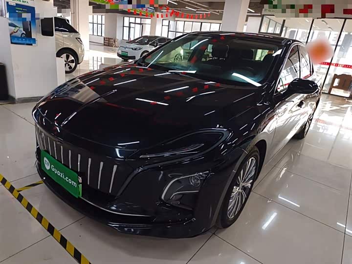 Фото 1 - Hongqi E-QM5