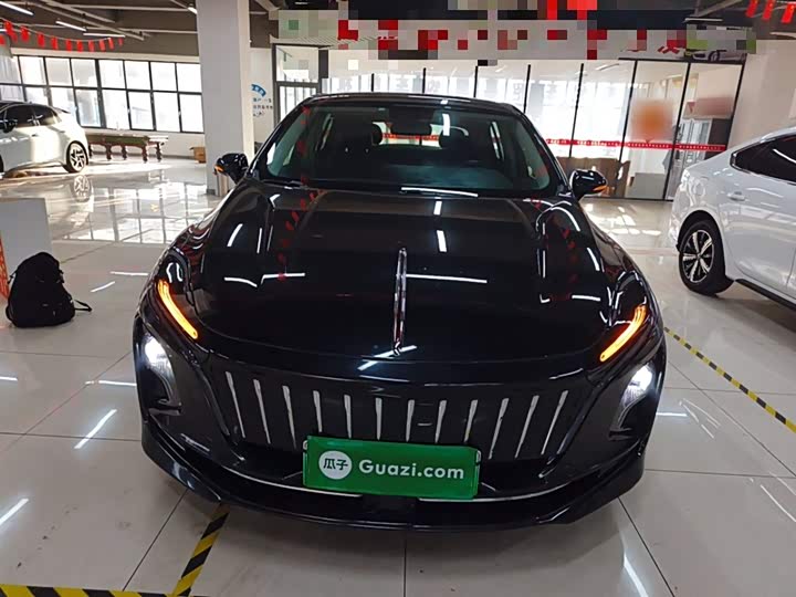 Фото 3 - Hongqi E-QM5