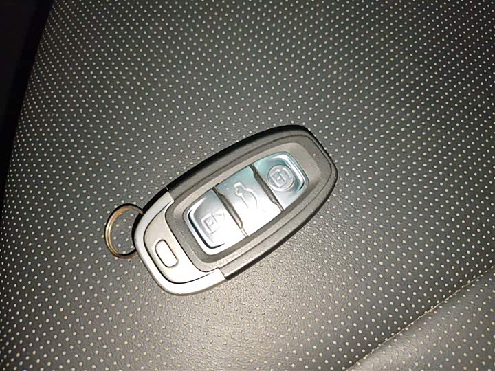 Фото 9 - Hongqi E-QM5