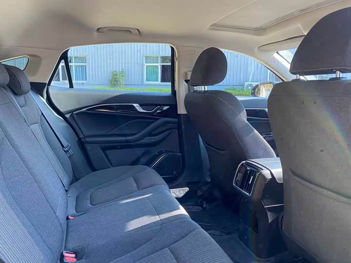 Фото 6 - Bestune B70