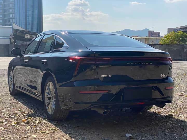 Фото 9 - Bestune B70