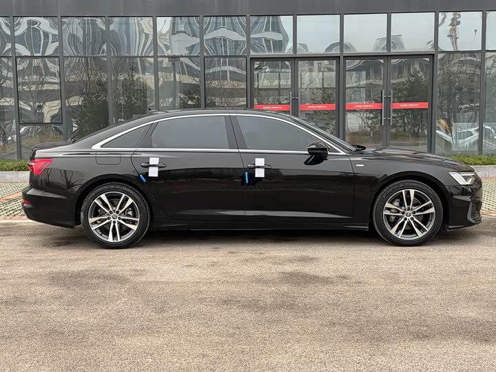 Фото 7 - Audi A6L