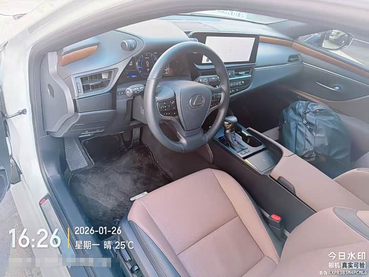 Фото 3 - Lexus ES