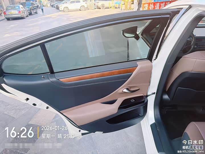 Фото 4 - Lexus ES