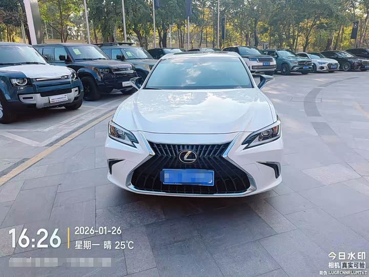 Фото 5 - Lexus ES