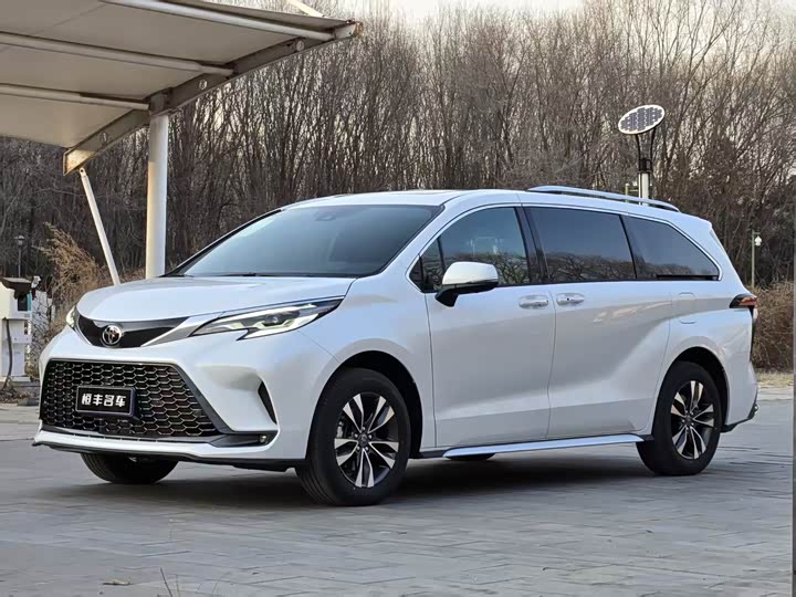 Фото 1 - Toyota Granvia