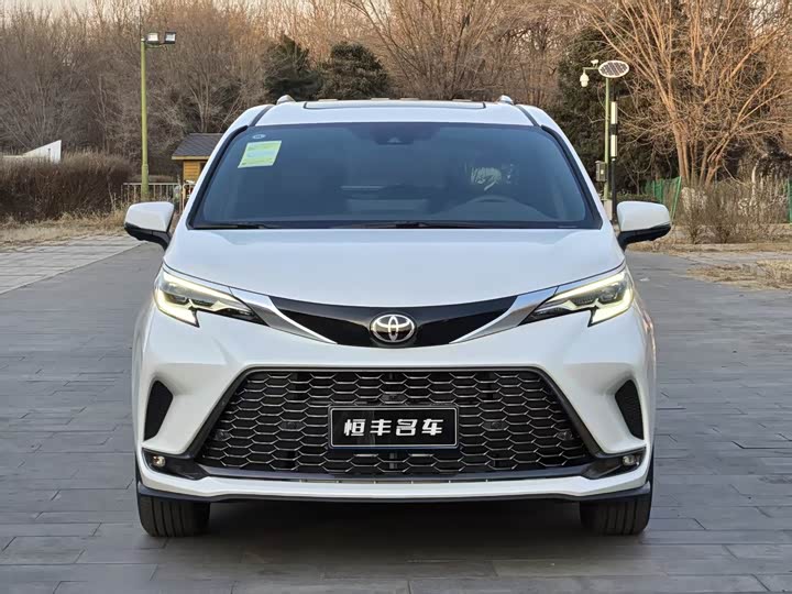 Фото 2 - Toyota Granvia