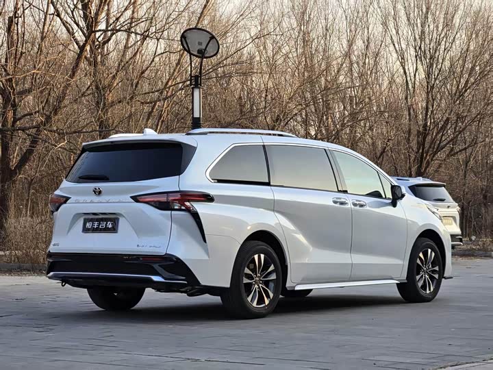 Фото 5 - Toyota Granvia