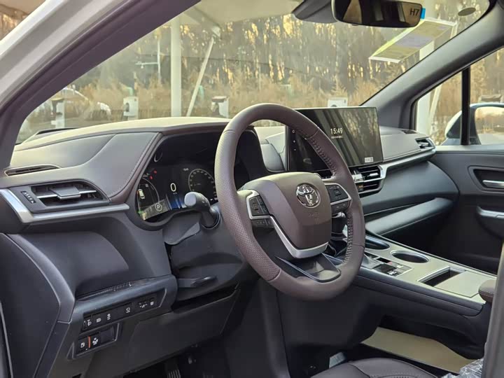 Фото 7 - Toyota Granvia