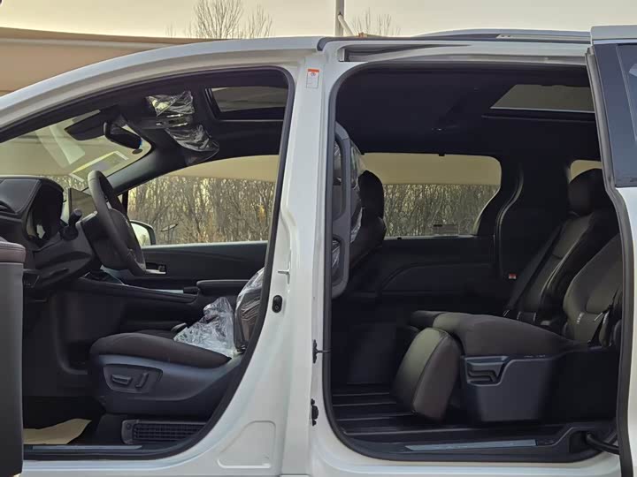 Фото 8 - Toyota Granvia