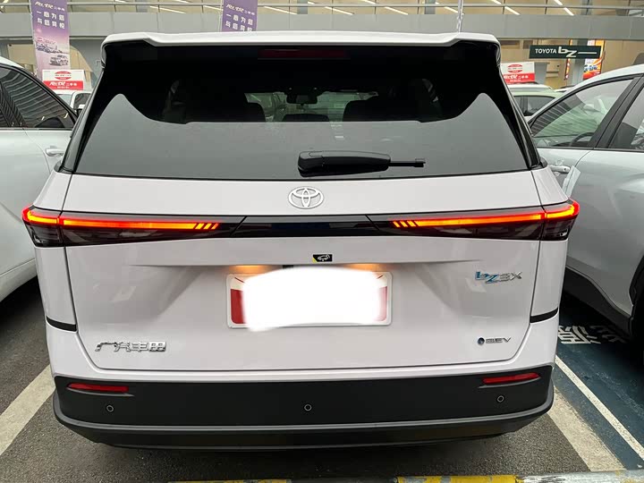 Фото 5 - Toyota bZ3X