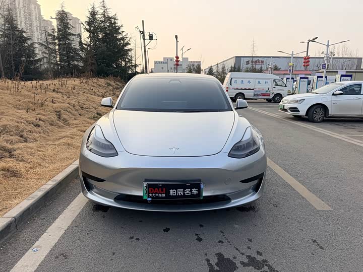 Фото 2 - Tesla Model 3