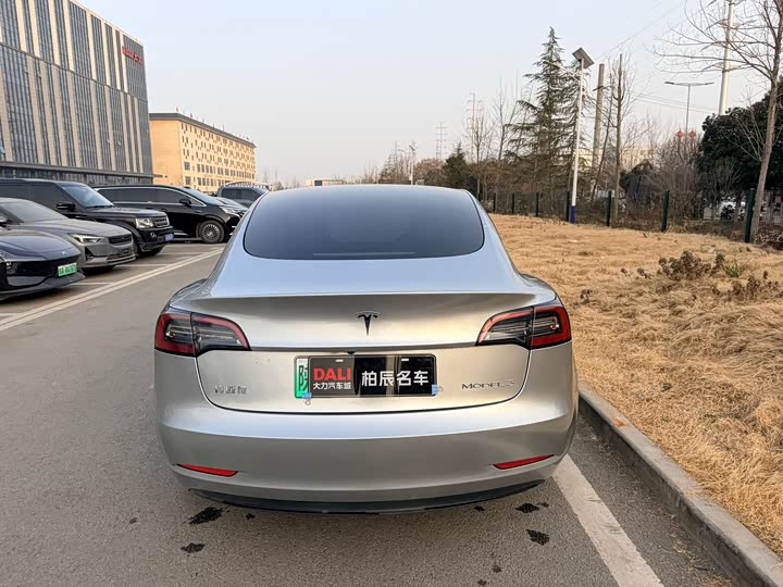 Фото 4 - Tesla Model 3