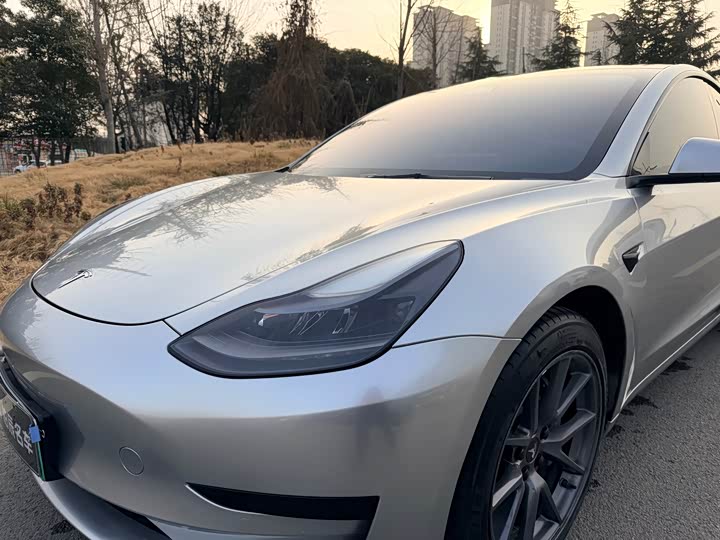 Фото 6 - Tesla Model 3