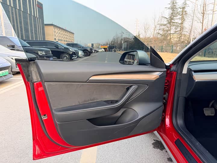 Фото 9 - Tesla Model 3