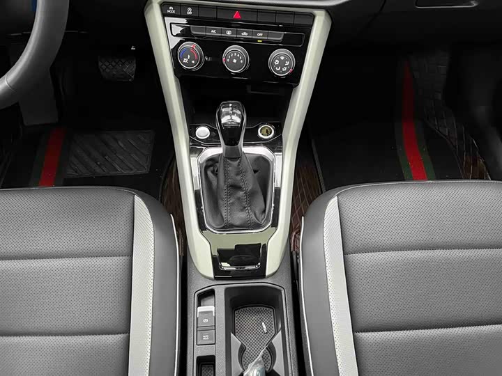 Фото 5 - Volkswagen T-Roc