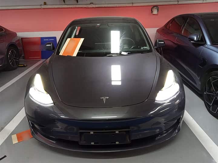 Фото 3 - Tesla Model 3