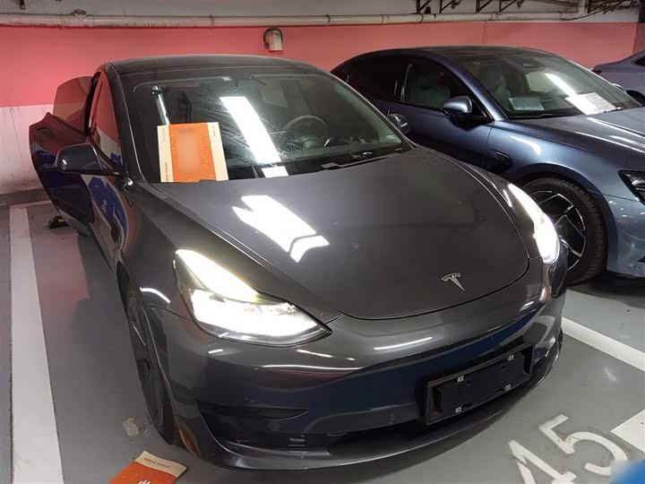 Фото 4 - Tesla Model 3