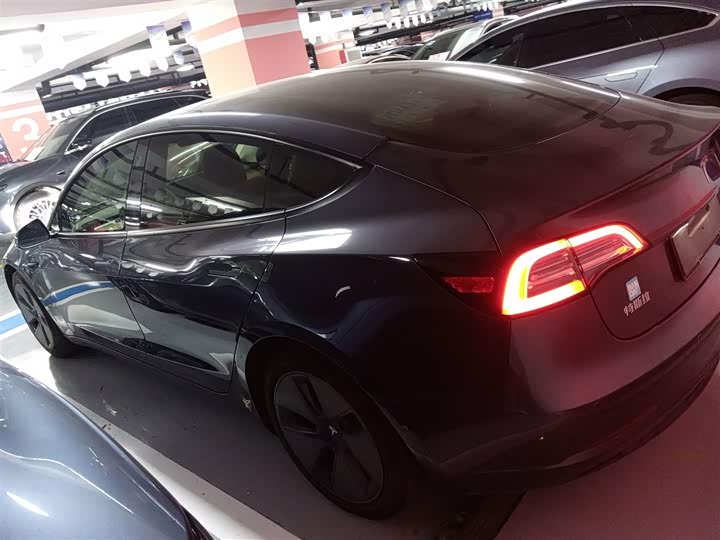 Фото 5 - Tesla Model 3