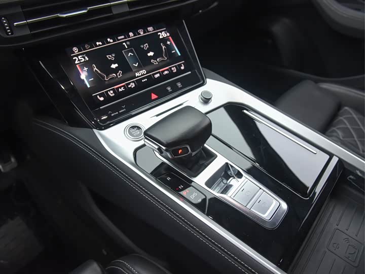Фото 9 - Audi Q6