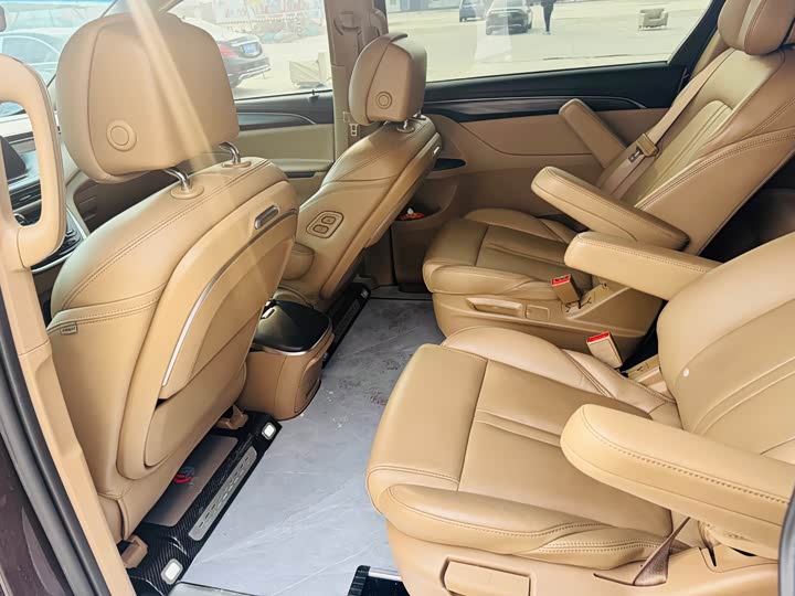 Фото 5 - Buick GL8 ES