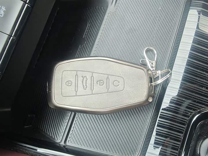 Фото 9 - Geely Monjaro