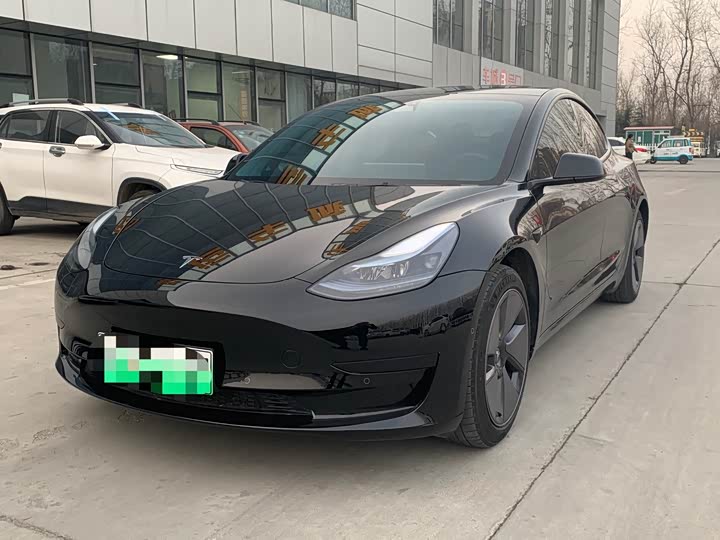 Фото 1 - Tesla Model 3