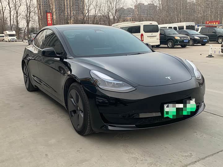 Фото 3 - Tesla Model 3