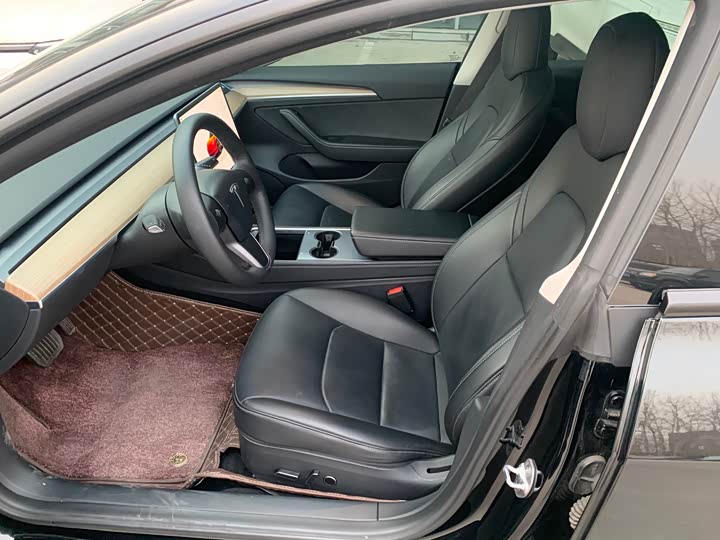 Фото 4 - Tesla Model 3