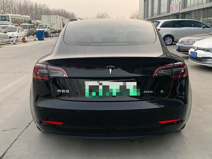 Фото 8 - Tesla Model 3