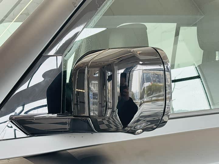 Фото 9 - Land Rover Defender