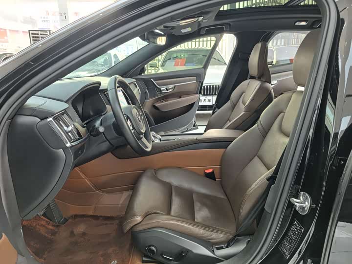 Фото 7 - Volvo S90