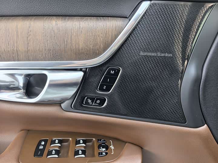 Фото 8 - Volvo S90