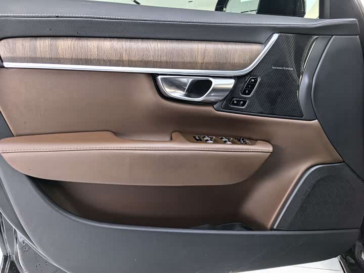 Фото 9 - Volvo S90