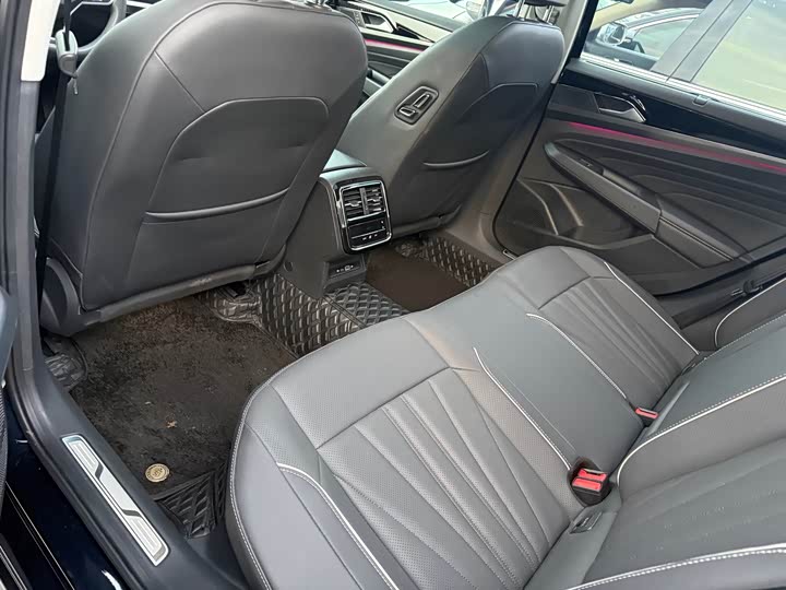 Фото 9 - Volkswagen Passat