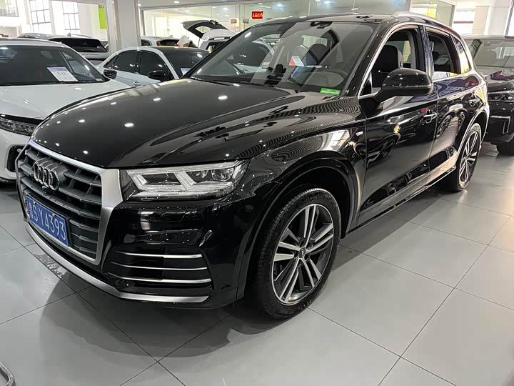 Фото 1 - Audi Q5L