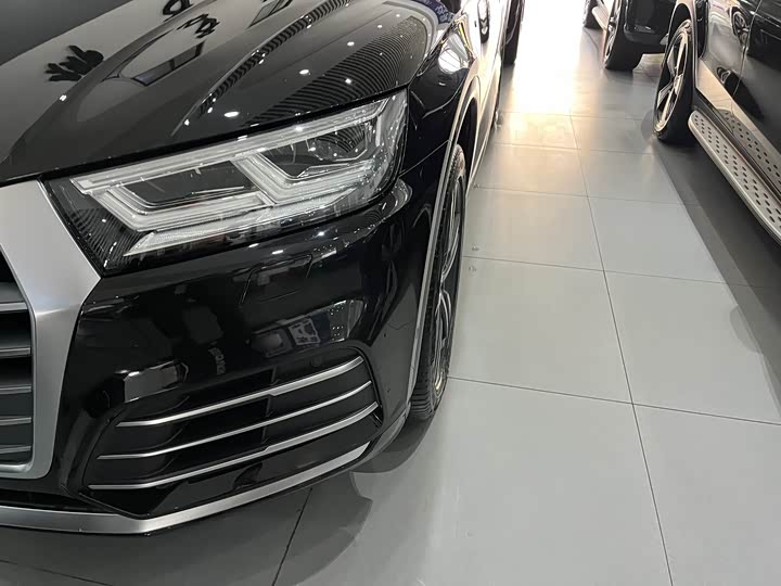 Фото 2 - Audi Q5L